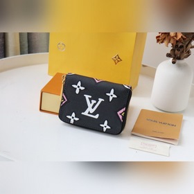 LV Кошелек на молнии Артикул： M80677 Это модель из коллекции Wil