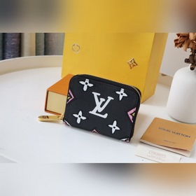 LV Кошелек на молнии Артикул： M80677 Это модель из коллекции Wil