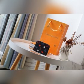 LV Специальная версия кошелька Zippy Артикул： M80305 Из коллекци