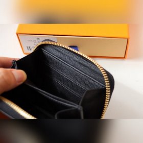 LV Специальная версия кошелька Zippy Артикул： M80305 Из коллекци