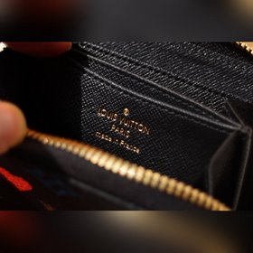 LV Специальная версия кошелька Zippy Артикул： M80305 Из коллекци