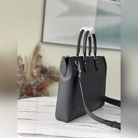 LV Модель： M30810  Slim портфель Изготовлена из кожи Taga с тон