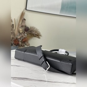 LV Модель： M30810  Slim портфель Изготовлена из кожи Taga с тон