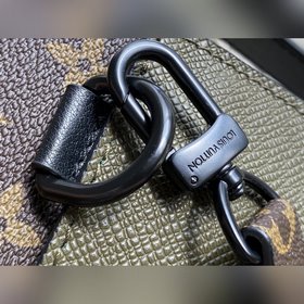 LV Портфель Robusto Артикул： M30591 Цвет： военно-зеленый  В сез
