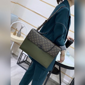 LV Портфель Robusto Артикул： M30591 Цвет： военно-зеленый  В сез