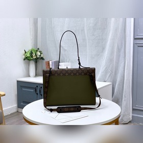 LV Портфель Robusto Артикул： M30591 Цвет： военно-зеленый  В сез