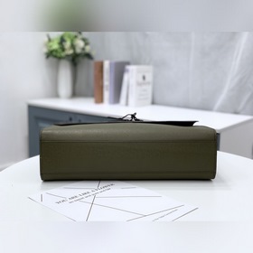 LV Портфель Robusto Артикул： M30591 Цвет： военно-зеленый  В сез