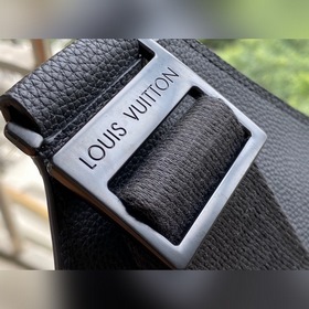 LV Модель M57081 Сумка через плечо Минималистичный дизайн из гл