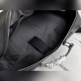 LV Модель： M30769  Брифинг-кейс двумя плечевыми ремнями Простор