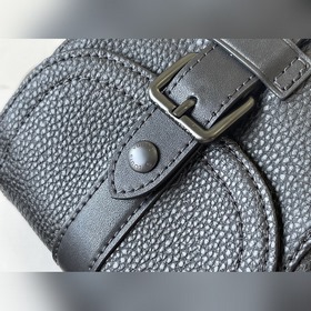 LV Модель： M58495 Кожаный рюкзак Christopher XS Это упрощенная в