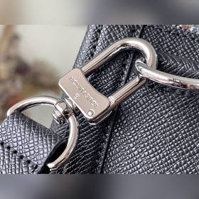 LV Модель： M30811 Вертикальная сумка Креативная интерпретация ди