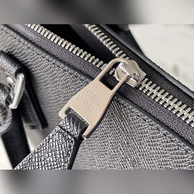 LV Модель： M30811 Вертикальная сумка Креативная интерпретация ди