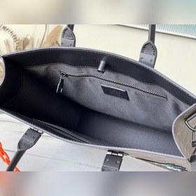 LV Артикул： M45667 Сумка через плечо Тонкая форма, созданная из 