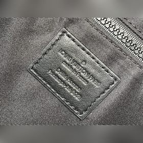 LV Артикул： M45667 Сумка через плечо Тонкая форма, созданная из 