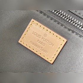 LV Артикул： M46121 Ручная сумка из лакированной кожи с металличе