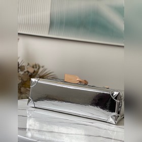 LV Артикул： M46121 Ручная сумка из лакированной кожи с металличе