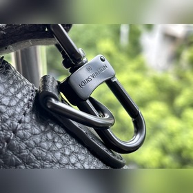 LV Артикул： M58493 Кожа с тиснением, черный портфель Новая моде
