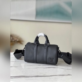 LV Модель： M80950 Сумка через плечо Эта сумка воплощает классиче