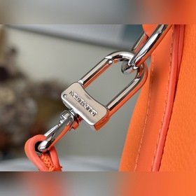 LV Модель： M81004 Оранжевая сумка через плечо Эта сумка, предста