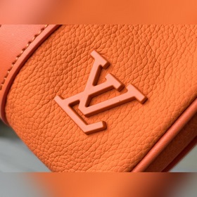 LV Модель： M81004 Оранжевая сумка через плечо Эта сумка, предста