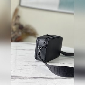 LV Артикул： M59161 Alpha Wearable Кошелек Изготовлен из зернисто