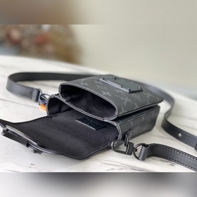 LV Модель： M81522 Черный с цветочным узором Сумка для фотоаппара