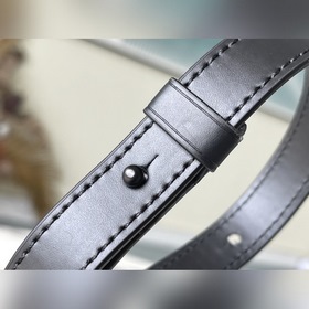 LV Модель： M81522 Черный с цветочным узором Сумка для фотоаппара
