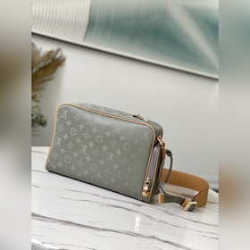 LV Артикул： M43884 Сумка для фотоаппарата Изготовлена из блестя
