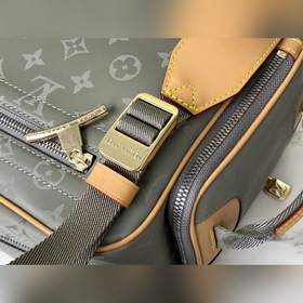 LV Артикул： M43884 Сумка для фотоаппарата Изготовлена из блестя