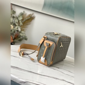 LV Артикул： M43884 Сумка для фотоаппарата Изготовлена из блестя