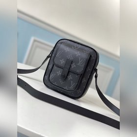 LV Артикул： M69404 Черная мини-сумка Christopher Изготовлена из