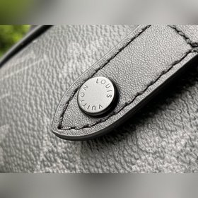 LV Артикул： M69404 Черная мини-сумка Christopher Изготовлена из 