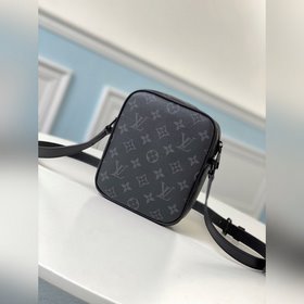 LV Артикул： M69404 Черная мини-сумка Christopher Изготовлена из 