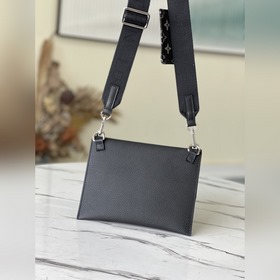 LV Артикул： M81013 Trio клатч Японский дизайнер, вдохновившись 