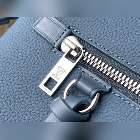 LV Модель： M81029 Синий Новая сумка Сдержанный дизайн подчеркива