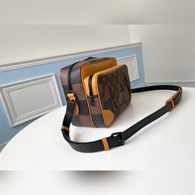 Сумка LV Nil Slim, модель M44757 Эта сумка Nil Slim с отделкой E