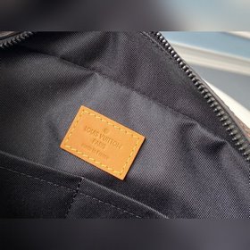 Сумка LV Nil Slim, модель M44757 Эта сумка Nil Slim с отделкой E
