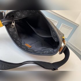 LV Модель M45214, 45216 Besace Zippée Сумка среднего размера Совр