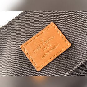LV Модель M30239 Желтый знак District Ручная сумка среднего разме