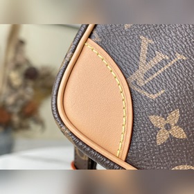 LV Модель： M45266 Классическая сумка через плечо Сумка-почтальо