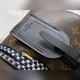 LV Артикул： M45652 Сумка представляет собой уменьшенную версию 