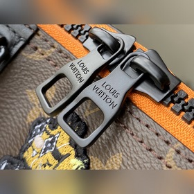 LV Артикул： M45652 Сумка представляет собой уменьшенную версию 