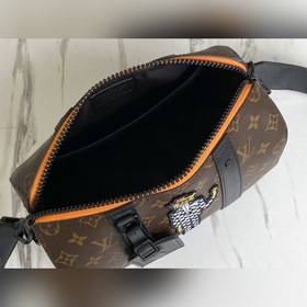 LV Артикул： M45652 Сумка представляет собой уменьшенную версию 