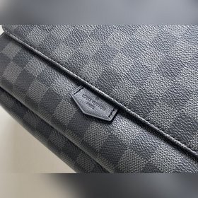 LV Модель： N40418 Компактная изящная сумка District среднего раз