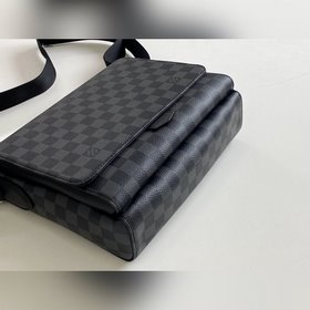 LV Модель： N40418 Компактная изящная сумка District среднего раз