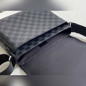 LV Модель： N40418 Компактная изящная сумка District среднего раз
