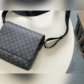 LV Модель： N40418 Компактная изящная сумка District среднего раз