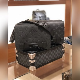 LV 【Сумка STEAMER Mailman】 Артикул： M57307 Черный с тиснением Э