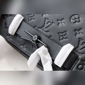 LV 【Сумка STEAMER Mailman】 Артикул： M57307 Черный с тиснением Э