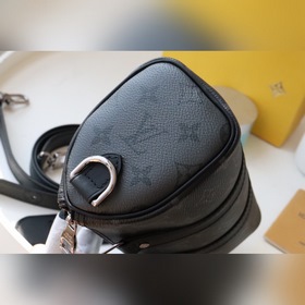 LV Модель： M45947 Черный с цветочным узором Серия сумок Speedy 